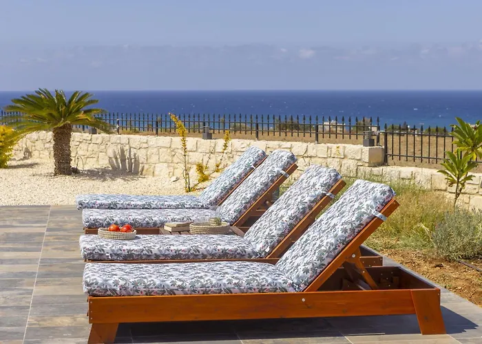 Luna Mare Kato Yialia