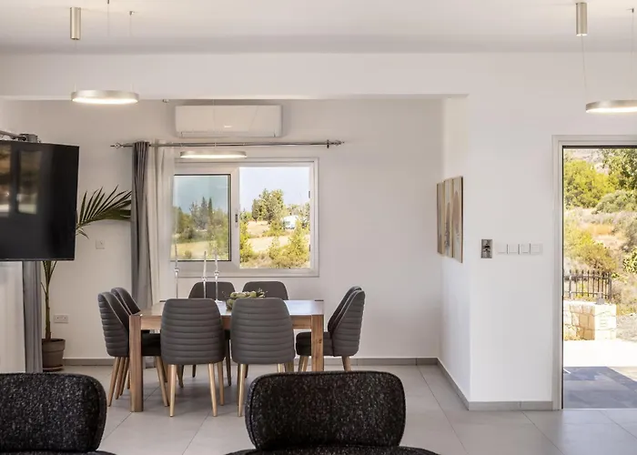 Luna Mare Kato Yialia